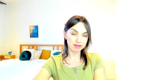 Snapshot of lovelyeemia chatting on 12-18-24, 12:07 Mia online show from 12-18-24, 12:07