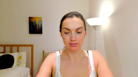 Snapshot of lovelyeemia chatting on 12-21-24, 01:32 Mia online show from 12-21-24, 01:32