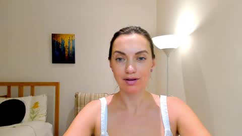Snapshot of lovelyeemia chatting on 12-21-24, 04:36 Mia online show from 12-21-24, 04:36