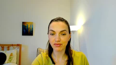 Snapshot of lovelyeemia chatting on 12-24-24, 12:00 Mia online show from 12-24-24, 12:00
