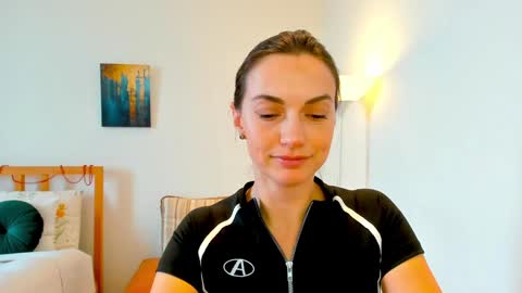 Snapshot of lovelyeemia chatting on 12-28-24, 11:09 Mia online show from 12-28-24, 11:09