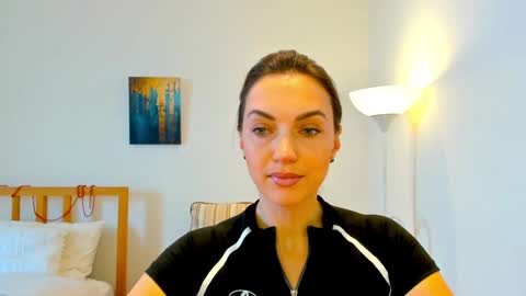 Snapshot of lovelyeemia chatting on 01-07-25, 10:11 Mia online show from 01-07-25, 10:11