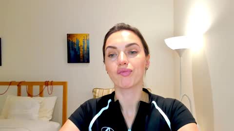 Snapshot of lovelyeemia chatting on 01-07-25, 01:14 Mia online show from 01-07-25, 01:14