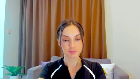 Snapshot of lovelyeemia chatting on 09-12-25, 10:26 Mia online show from 09-12-25, 10:26