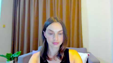 Snapshot of lovelyeemia chatting on 09-17-25, 11:56 Mia online show from 09-17-25, 11:56