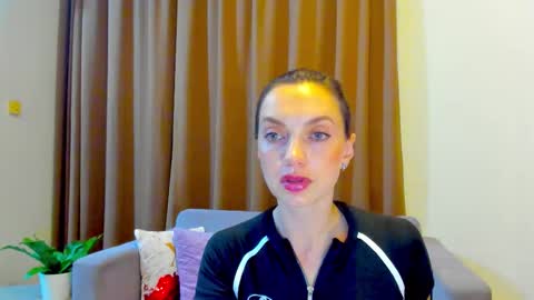Snapshot of lovelyeemia chatting on 09-21-25, 03:13 Mia online show from 09-21-25, 03:13