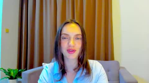 Snapshot of lovelyeemia chatting on 09-22-25, 01:02 Mia online show from 09-22-25, 01:02