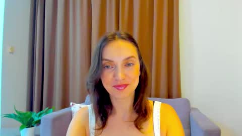 Snapshot of lovelyeemia chatting on 09-24-25, 10:18 Mia online show from 09-24-25, 10:18