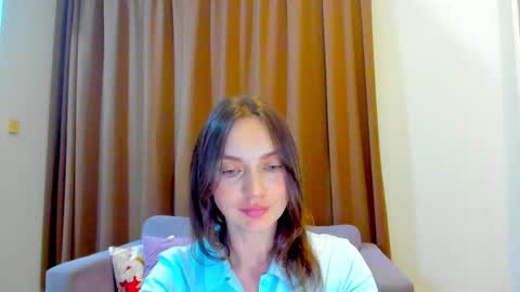 Snapshot of lovelyeemia chatting on 10-07-25, 11:51 Mia online show from 10-07-25, 11:51