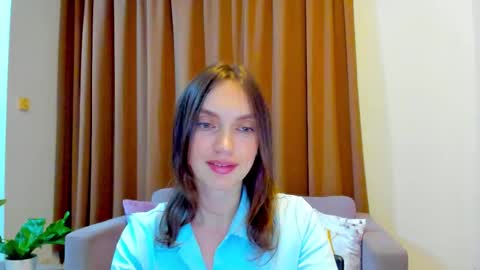 Snapshot of lovelyeemia chatting on 10-10-25, 11:09 Mia online show from 10-10-25, 11:09