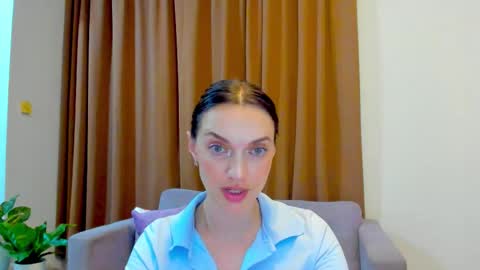 Snapshot of lovelyeemia chatting on 10-17-25, 11:46 Mia online show from 10-17-25, 11:46