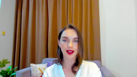 Snapshot of lovelyeemia chatting on 10-18-25, 02:40 Mia online show from 10-18-25, 02:40