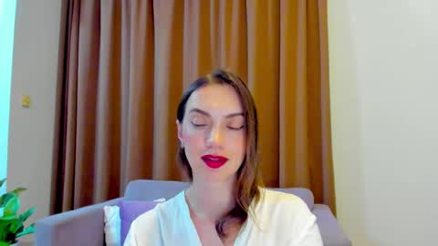 Snapshot of lovelyeemia chatting on 10-20-25, 10:38 Mia online show from 10-20-25, 10:38