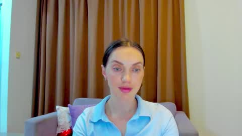 Snapshot of lovelyeemia chatting on 10-21-25, 10:38 Mia online show from 10-21-25, 10:38