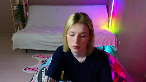 Snapshot of lovelygirllss chatting on 05-17-26, 07:17 your sweet girls online show from 05-17-26, 07:17