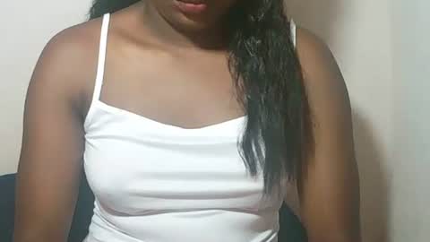 lovelylarra online show from 02-18-26, 05:47