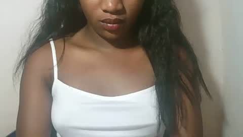 lovelylarra online show from 02-23-26, 08:22