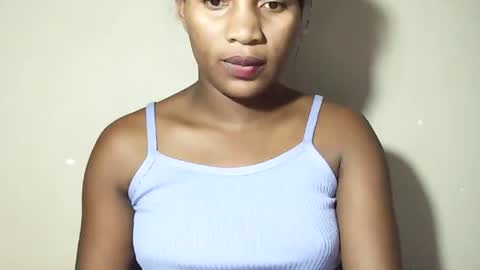 lovelylarra online show from 05-16-26, 11:42