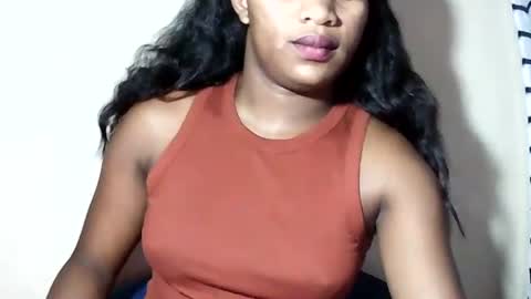 lovelylarra online show from 05-21-26, 09:16