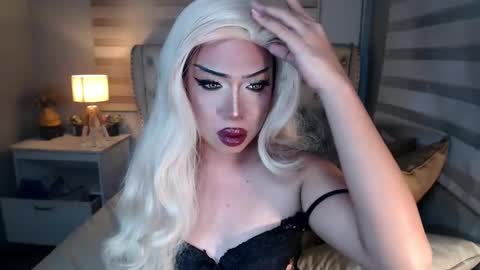 Snapshot of lovelymarie69 chatting on 05-07-26, 06:35 Rebeca online show from 05-07-26, 06:35