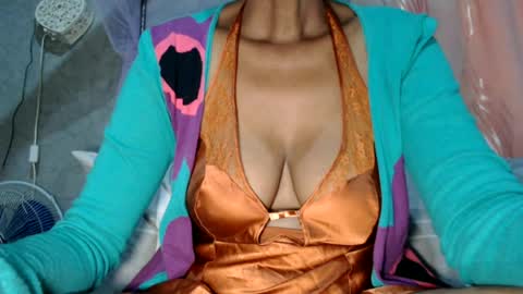 Snapshot of lovelythighs54 chatting on 07-01-26, 06:15 miss fancy louis online show from 07-01-26, 06:15
