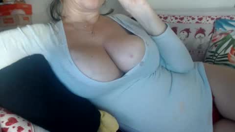 Snapshot of lovelywoman22 chatting on 12-21-24, 07:06 lovelywoman22 online show from 12-21-24, 07:06