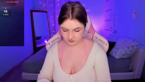 Julia  online show from 12-03-25, 08:23