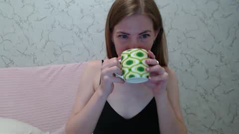 Mary Love online show from 10-20-25, 03:34