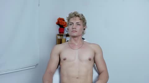 Snapshot of lover_fitnessboy chatting on 09-23-25, 03:20 kevin online show from 09-23-25, 03:20