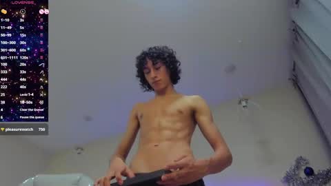 Snapshot of loverboy8_ chatting on 01-05-25, 04:58 loverboy8_ online show from 01-05-25, 04:58