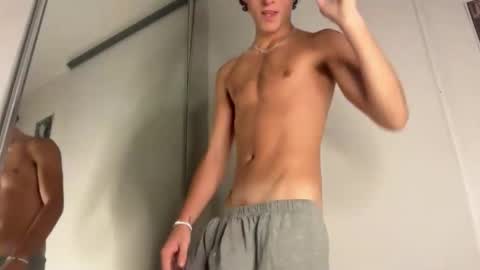 Leo Loves online show from 03-29-26, 04:56