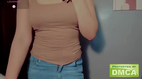 Snapshot of lovesdesire_ chatting on 03-05-25, 12:38 Poppy online show from 03-05-25, 12:38