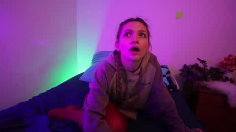 LovesKingdom online show from 10-28-25, 04:38