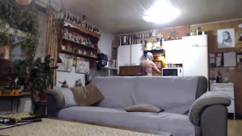 Snapshot of lovetobenaked10 chatting on 02-26-25, 06:00 aaron online show from 02-26-25, 06:00