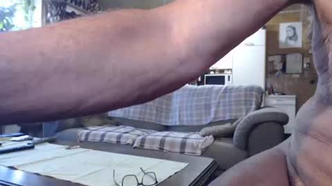 Snapshot of lovetobenaked10 chatting on 09-20-25, 09:43 aaron online show from 09-20-25, 09:43