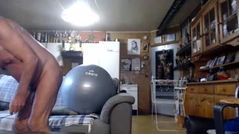 Snapshot of lovetobenaked10 chatting on 11-11-25, 11:43 aaron online show from 11-11-25, 11:43