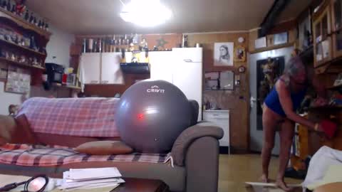 Snapshot of lovetobenaked10 chatting on 11-19-25, 11:43 aaron online show from 11-19-25, 11:43