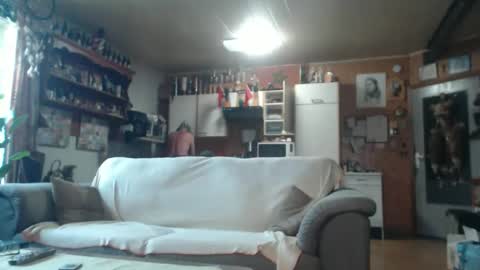 Snapshot of lovetobenaked10 chatting on 04-20-26, 02:09 aaron online show from 04-20-26, 02:09