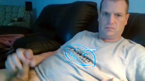 Snapshot of lovetocum37 chatting on 04-14-26, 02:28 lovetocum37 online show from 04-14-26, 02:28