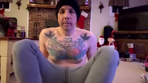 Snapshot of lovewatchingall chatting on 12-27-24, 04:26 Lovewatchingalls online show from 12-27-24, 04:26