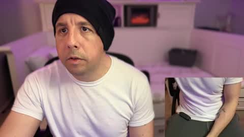 Snapshot of lovewatchingall chatting on 01-05-25, 01:35 Lovewatchingalls online show from 01-05-25, 01:35