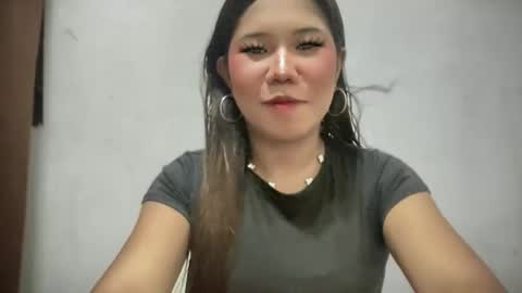 Snapshot of loveymerry chatting on 02-25-26, 12:15 merry online show from 02-25-26, 12:15