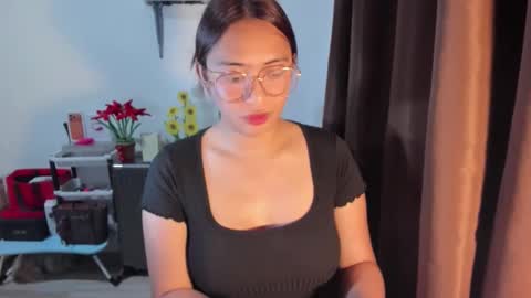 Snapshot of loveyoureign06 chatting on 01-12-26, 06:57 Ryn online show from 01-12-26, 06:57