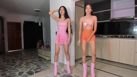 Snapshot of loving_ladies chatting on 12-26-24, 04:04 Leslie Emily and New girl Sophie online show from 12-26-24, 04:04