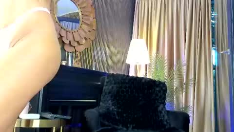 Snapshot of lovingblondie chatting on 07-03-26, 02:40 Nora online show from 07-03-26, 02:40