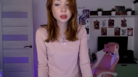 Snapshot of lower_angel chatting on 12-21-24, 08:10 Loly online show from 12-21-24, 08:10