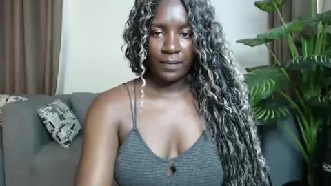 loyalcutie online show from 12-20-24, 07:01