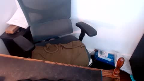 Snapshot of lreed090 chatting on 04-22-26, 05:25 lreed090 online show from 04-22-26, 05:25