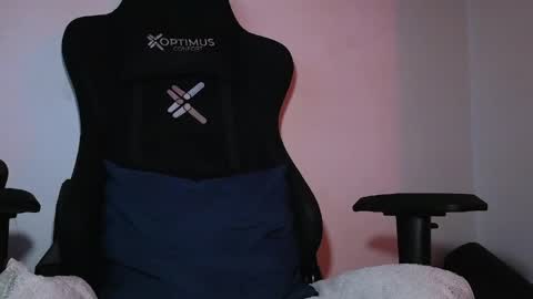 Snapshot of luan_goon chatting on 05-07-26, 02:44 online show from 05-07-26, 02:44