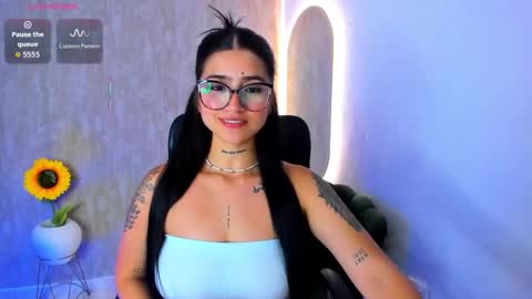 Luana online show from 11-18-25, 12:09